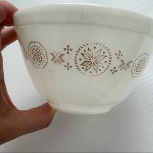 Pyrex 401 town and country small bowl, wear from use